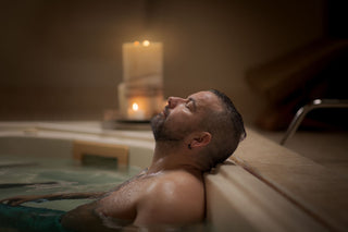 client en relaxation dans bain Bioterra.